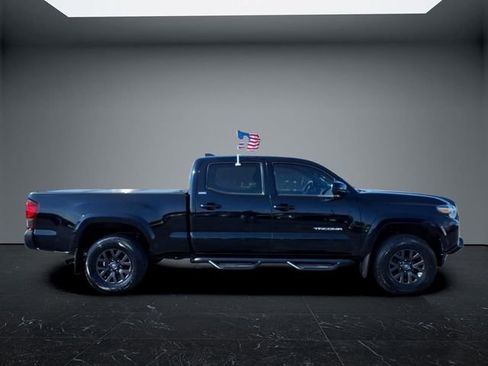 Used 2020 Toyota Tacoma SR5 AWD/4WD image 2