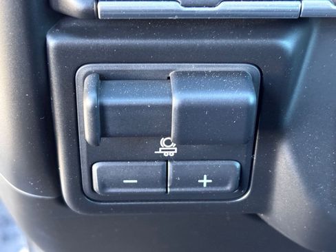 Used 2022 Chevrolet Silverado 1500 RST AWD/4WD image 32