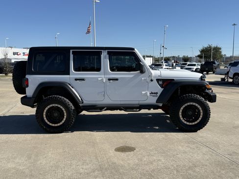 Used 2020 Jeep Wrangler Unlimited Sport S image 3