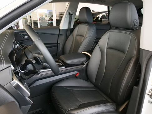 Used 2023 Audi Q8 Premium image 11