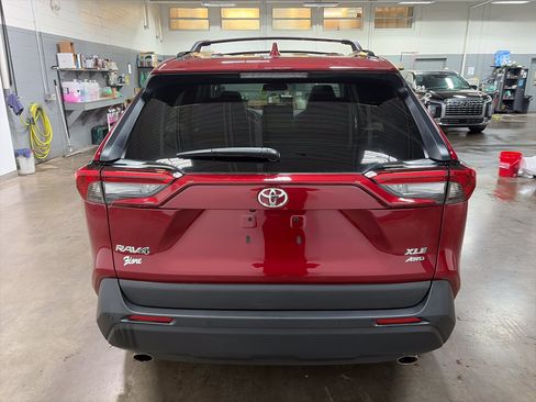 Used 2023 Toyota RAV4 XLE Premium AWD/4WD image 4