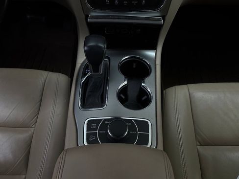 Used 2018 Jeep Grand Cherokee Limited AWD/4WD image 15