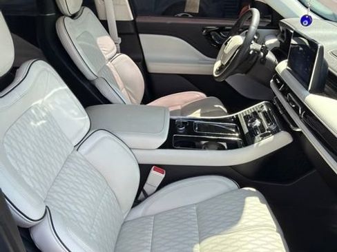Used 2024 Lincoln Aviator Black Label AWD/4WD image 2