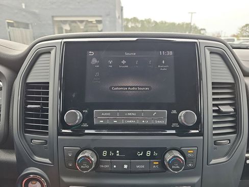 Used 2024 Nissan Titan SV w/ SV Convenience Package image 25