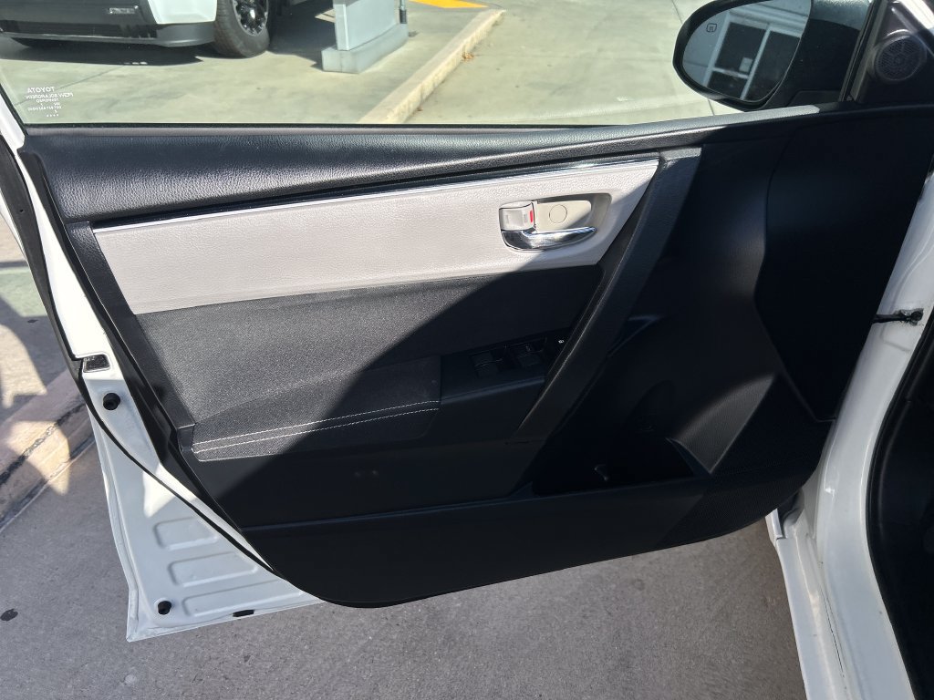Used 2017 Toyota Corolla LE w/ Carpet Mat Package (TMS) FWD image 11