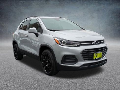 Certified 2022 Chevrolet Trax LT w/ Sport Edition image 3