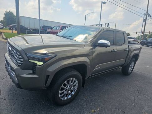 Used 2025 Toyota Tacoma Limited AWD/4WD image 4