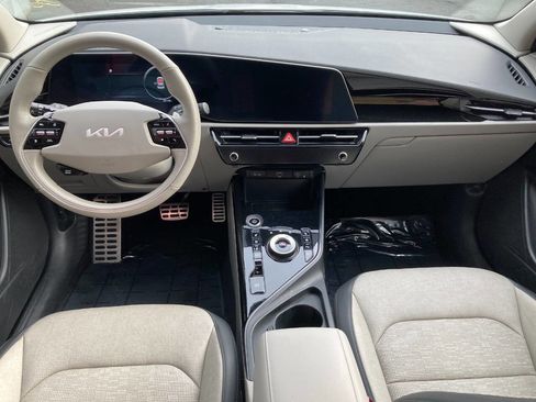 Used 2023 Kia Niro Wave w/ Wave Preserve Package image 12