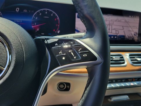 Certified 2025 Mercedes-Benz GLS 450 4MATIC image 25
