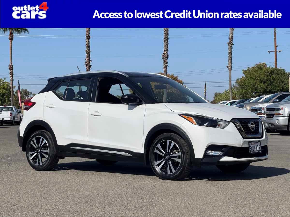 Used 2018 Nissan Kicks SR FWD image 1