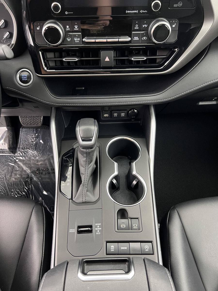 Used 2020 Toyota Highlander XLE FWD image 7