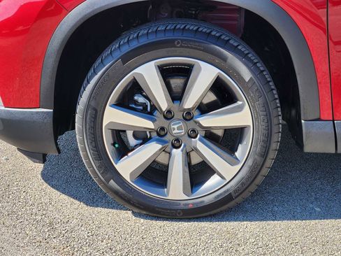 Used 2025 Honda Pilot Touring image 9
