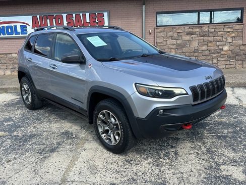 Used 2020 Jeep Cherokee Trailhawk w/ Cold Weather Group AWD/4WD image 2