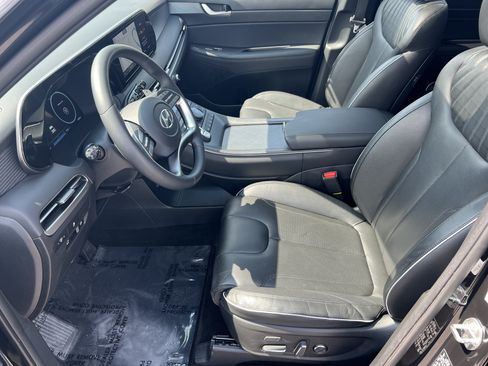 Used 2023 Hyundai Palisade Limited FWD image 9