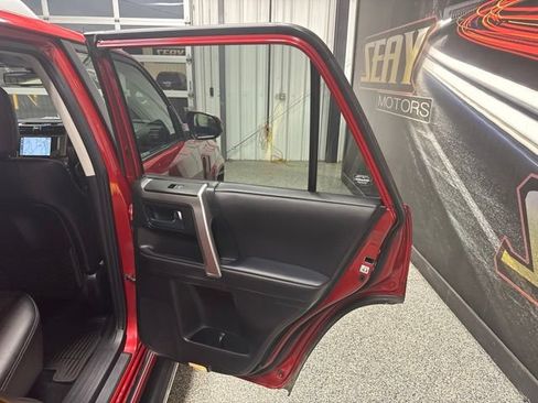 Used 2022 Toyota 4Runner Limited AWD/4WD image 25