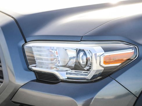 Certified 2020 Toyota Tacoma TRD Off-Road image 8