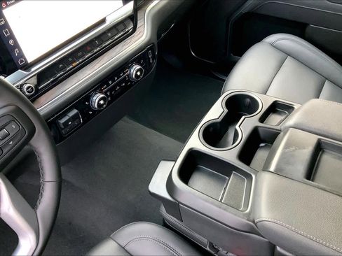 Used 2025 GMC Sierra 1500 SLT image 16