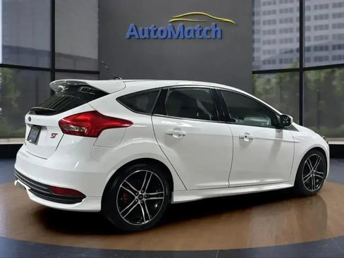 Used 2017 Ford Focus ST w/ Equipment Group 402A FWD image 10