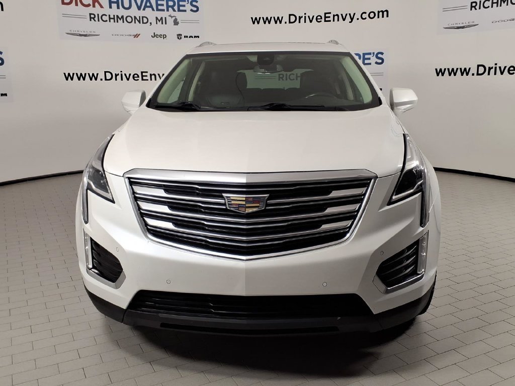 Used 2019 Cadillac XT5 Premium Luxury FWD image 2