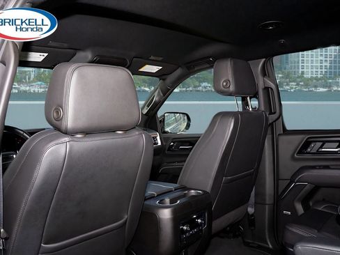Used 2025 GMC Yukon Denali AWD/4WD image 18