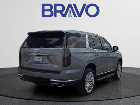 Used 2025 Cadillac Escalade Premium Luxury AWD/4WD image 4