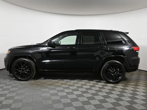 Used 2018 Jeep Grand Cherokee Altitude image 2