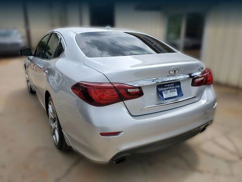 Used 2017 INFINITI Q70 3.7 w/ Sport Package RWD image 5