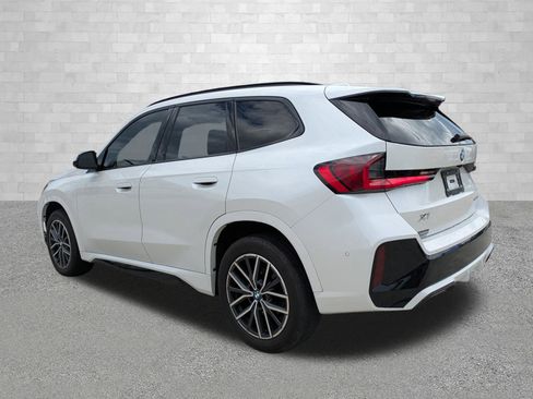 Used 2023 BMW X1 xDrive28i w/ M Sport Package AWD/4WD image 4