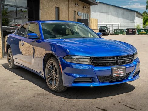 Used 2019 Dodge Charger SXT RWD image 4