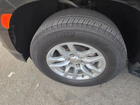 Used 2024 Chevrolet Suburban LT image 34