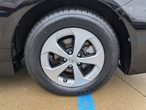 Used 2015 Toyota Prius Two image 30