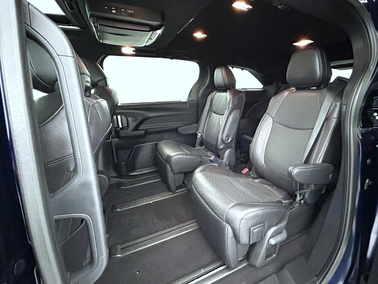 Used 2025 Toyota Sienna Limited AWD/4WD image 21
