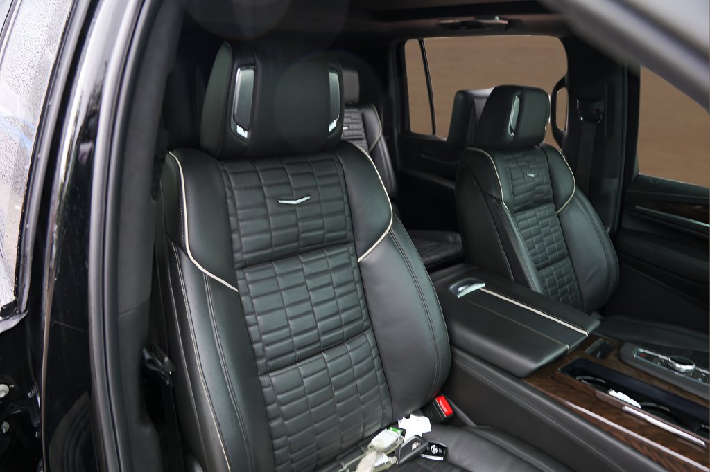 Used 2024 Cadillac Escalade ESV Sport Platinum w/ LPO, ONYX Package AWD/4WD image 31