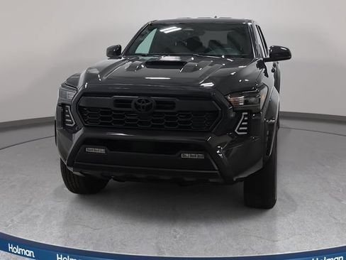 Certified 2025 Toyota Tacoma TRD Sport AWD/4WD image 2