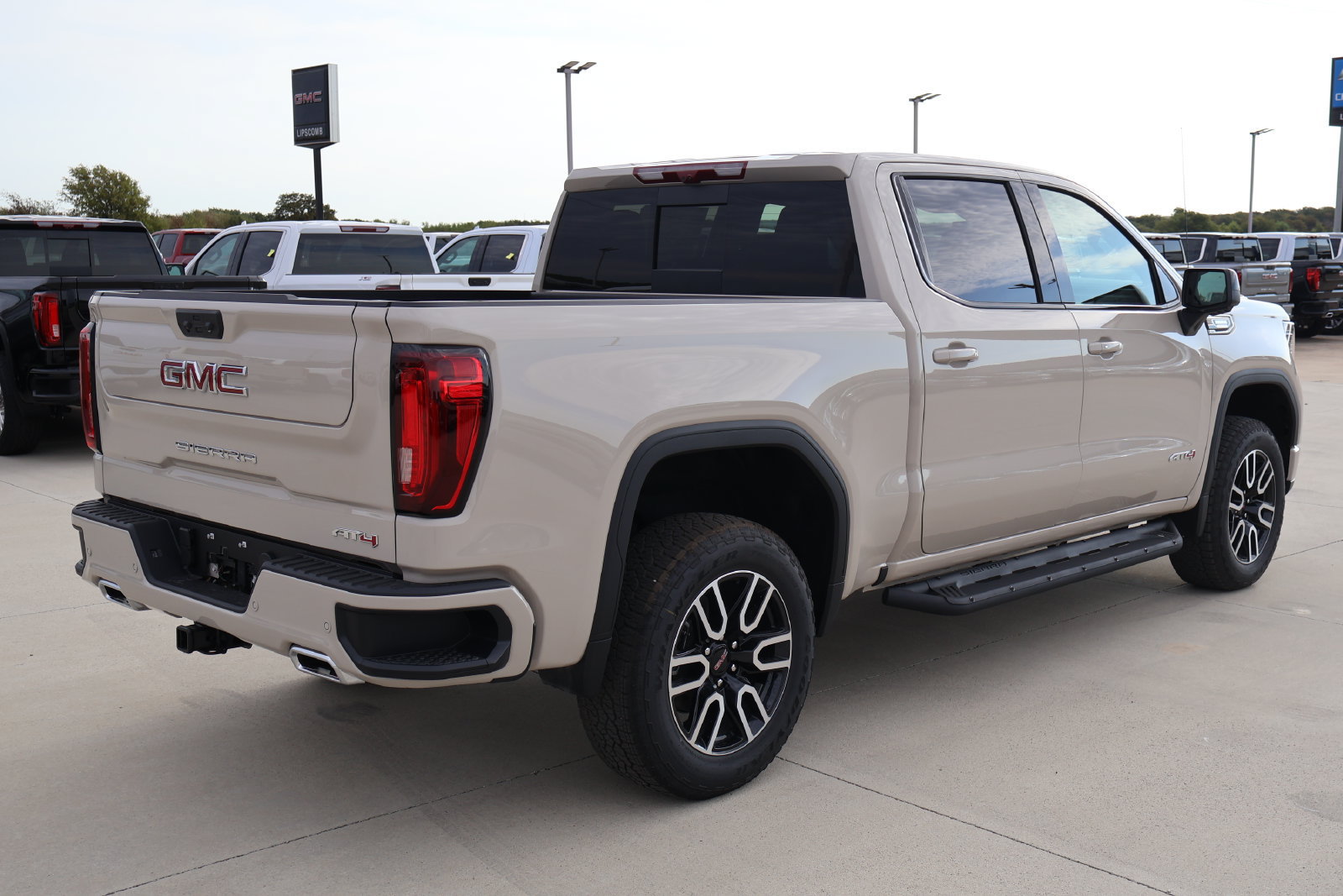 New 2026 GMC Sierra 1500 AT4 w/ AT4 Premium Package AWD/4WD image 8