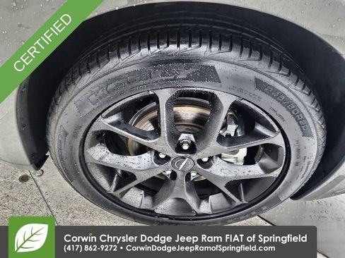Certified 2025 Chrysler Pacifica Limited FWD image 34