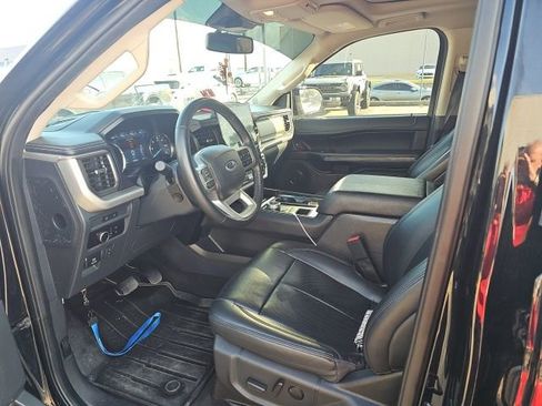 Used 2024 Ford Expedition XLT image 3