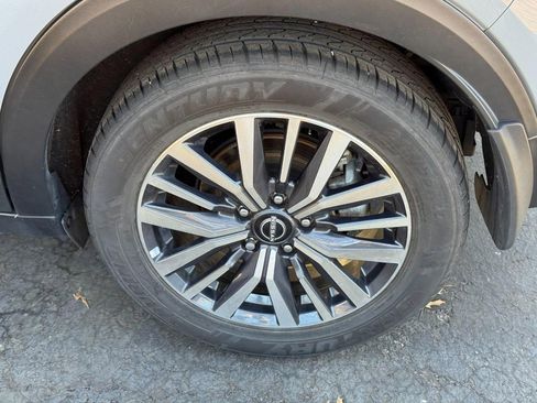 Used 2023 Nissan Kicks SV image 5