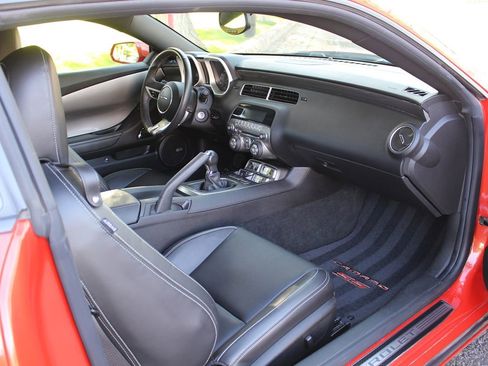 Used 2010 Chevrolet Camaro SS image 12