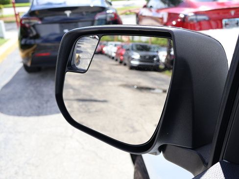 Used 2022 Chevrolet Colorado Z71 image 39