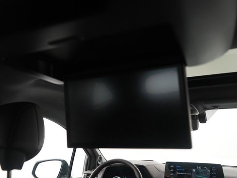 Used 2024 Toyota Sienna Platinum image 14