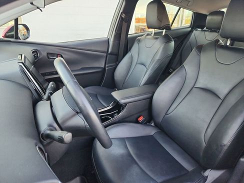 Used 2017 Toyota Prius Prime Premium image 9