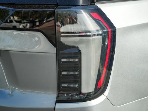New 2026 Chevrolet Suburban LT w/ Comfort Package AWD/4WD image 7