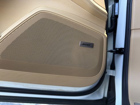 Used 2018 Porsche Panamera image 19