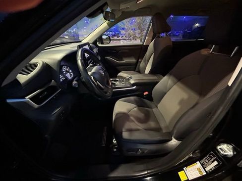 Used 2023 Toyota Highlander LE image 21