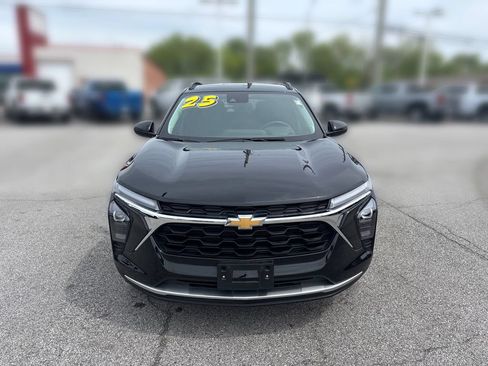 Used 2025 Chevrolet Trax LT w/ LT Convenience Package FWD image 12