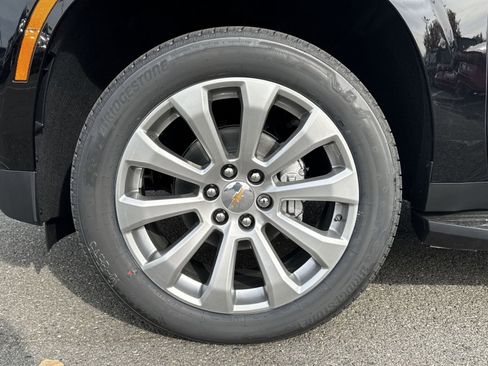 New 2026 Chevrolet Suburban Premier image 12