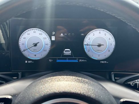 Used 2025 Hyundai Elantra Limited FWD image 42