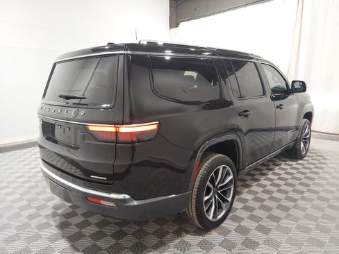 Used 2022 Jeep Wagoneer Series III w/ Premium Group I AWD/4WD image 3