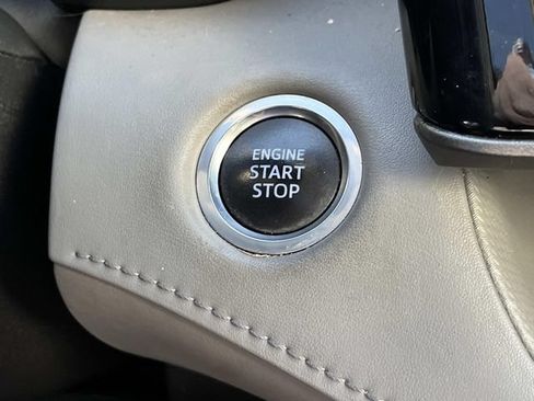 Used 2021 Toyota Highlander XLE AWD/4WD image 36